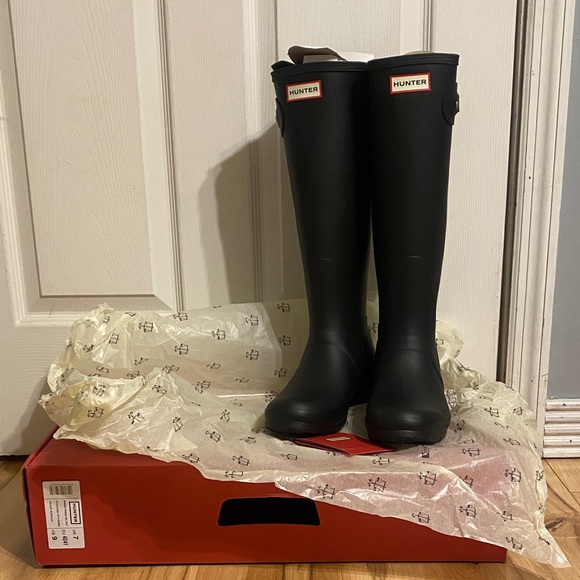 Hunter Classic Black Waterproof Boots - Picture 1 of 4